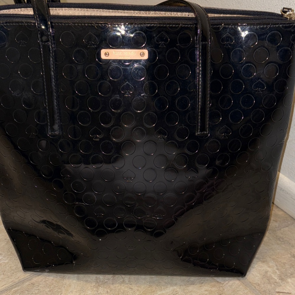 Kate Spade Glossy Black Circle and Spade Pattern Tote Bag w/ callouts